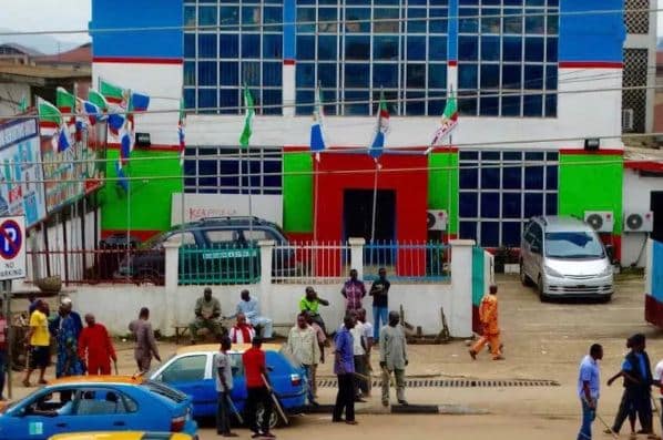 BREAKING: Police Seal APC National Secretariat Over APC Crisis