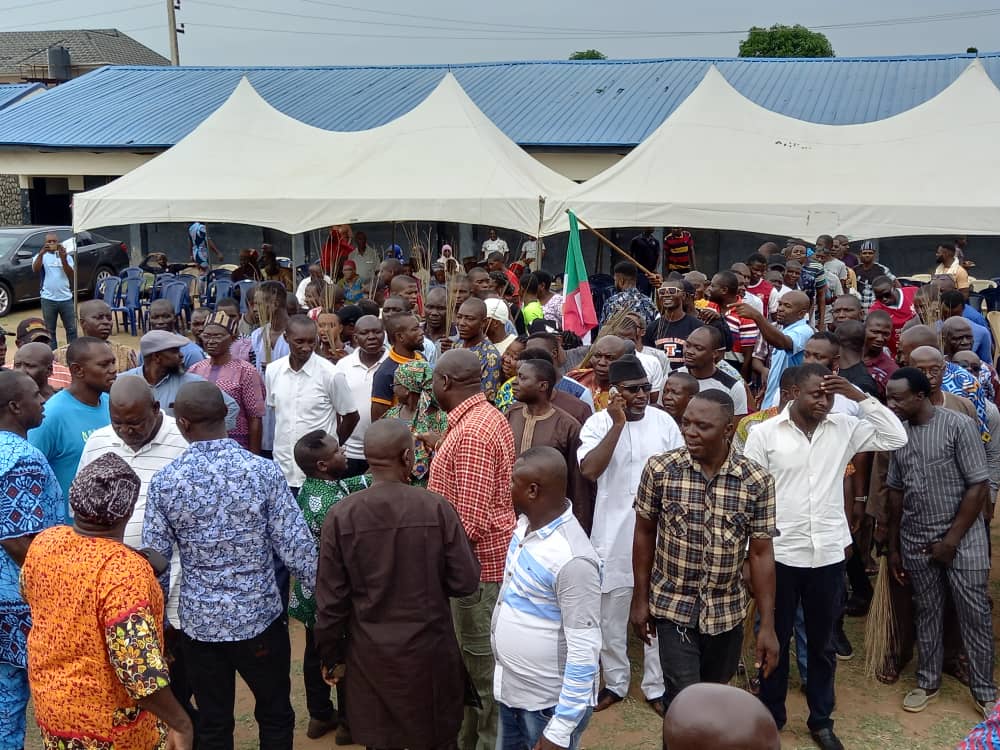 BREAKING: Mass Exodus Hits APC As 5 Chairmen, Top Politicians Join PDP (Photos)
