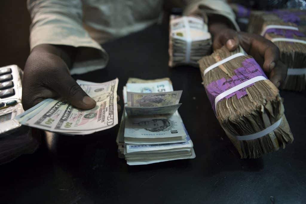 Naira falls at official forex window as dollar liquidity drops by 59% – Nairametrics forex rate 15 sep 2021