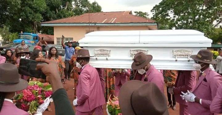 Osinachi Nwachukwu Burial: Ekwueme Singer Finally Buried In Abia