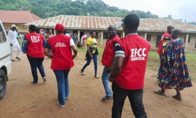 BREAKING: EFCC Arrests APC Agent For Buying Votes At #OsunDecides2022 [Video]
