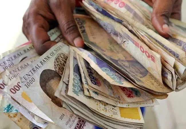 BREAKING: CBN Orders Nigerian Banks To Collect Old N500 And N1000 Notes