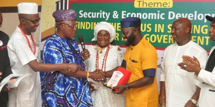 Akmodel MD, Daniel Kolawole Olukoya, Idris Olubola Musa, AIG Mohammed Ari Ali, Others Receive Awards At The Pride Newspaper Event