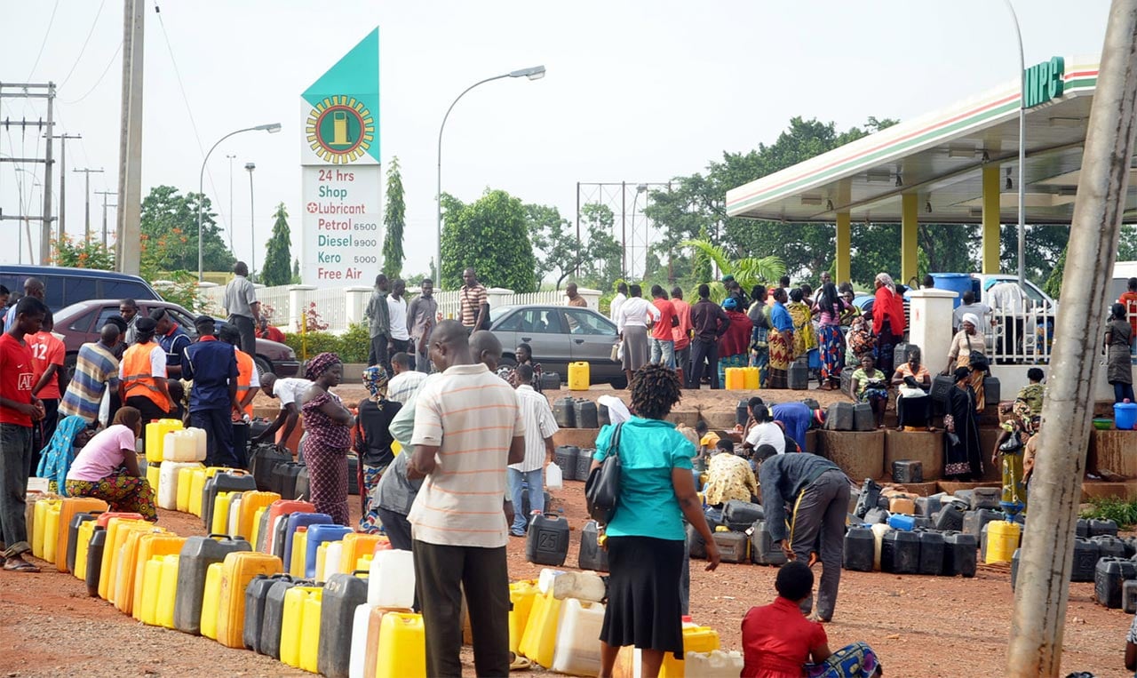 BREAKING: More Hardship for Nigerians As NNPC Increases Petrol Price To N1K Per Litre