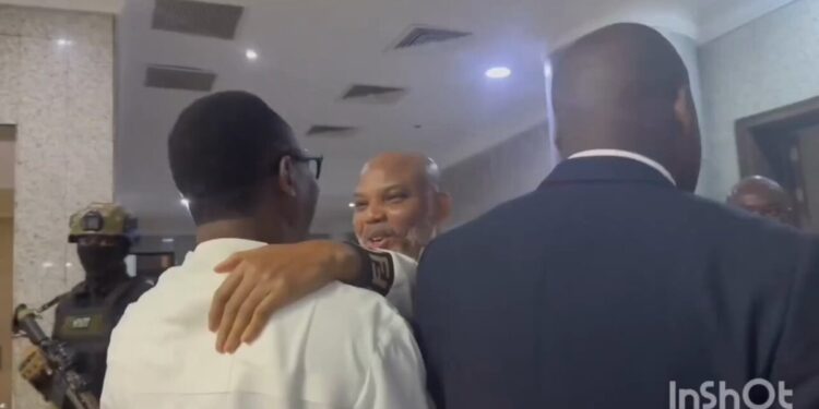 BREAKING: Police Arrest Omoyele Sowore in Court After Meeting Nnamdi Kanu [Video]