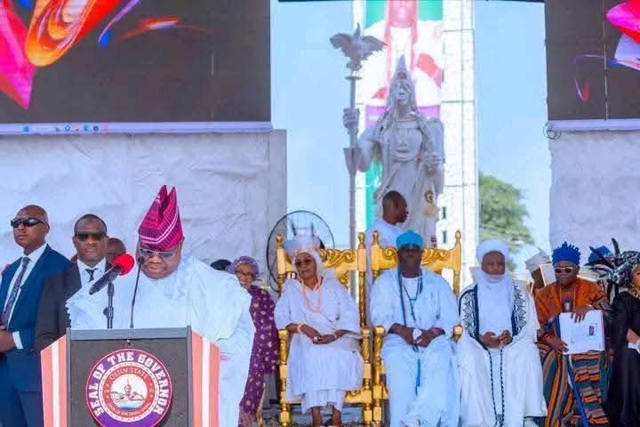 Akmodel Group MD Felicitates Ooni of Ife on His 10th Coronation Anniversary