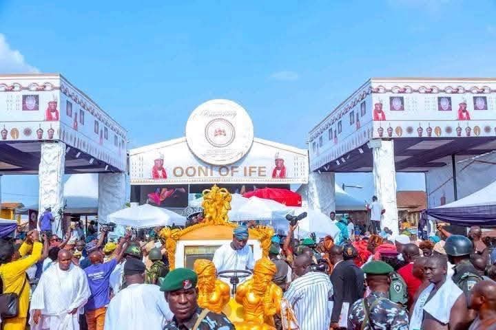 Akmodel Group MD Felicitates Ooni of Ife on His 10th Coronation Anniversary