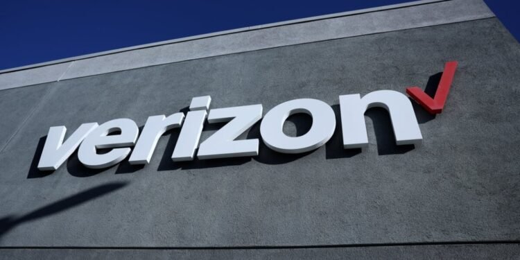 Verizon Outage Leaves Thousands Without Service Across The United States