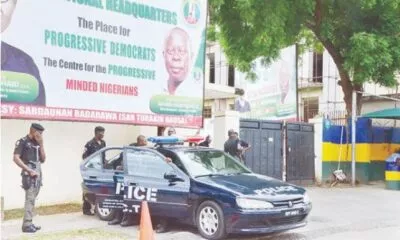 BREAKING: Again, Police Seal APC National Secretariat Over APC Crisis