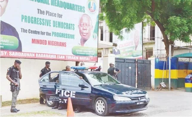 BREAKING: Again, Police Seal APC National Secretariat Over APC Crisis